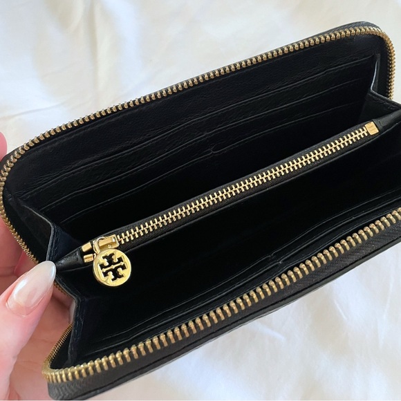 Tory Burch | Stacked T Zip Continental Wallet in Black - Picture 7 of 12